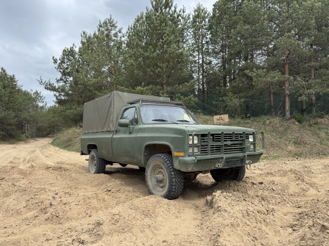 Vairuok karinį Chevrolet Blazer CUCV