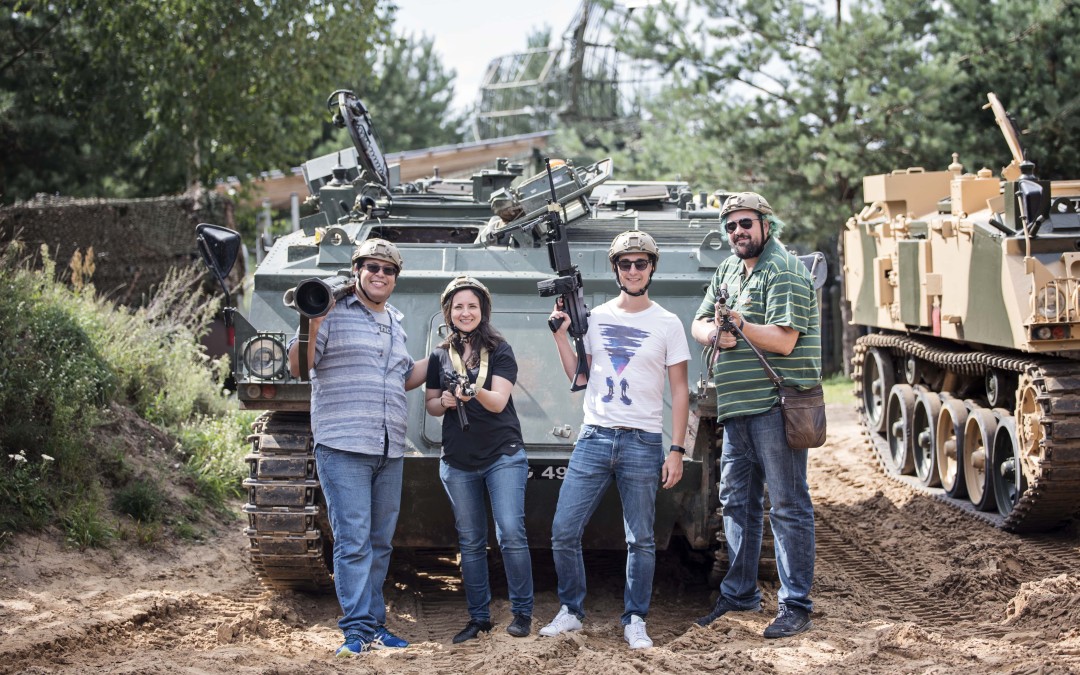 Pasivažinėjimas trimis tranporto priemonėmis + šaudymas UZI