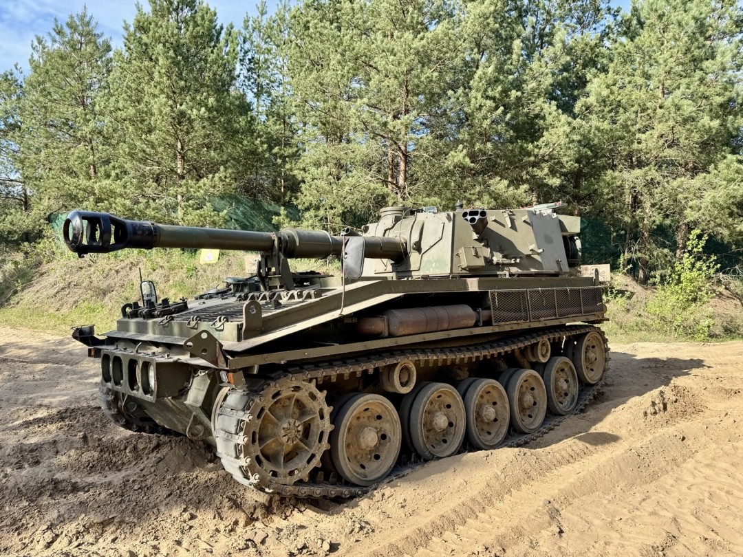 Vairuok savaeigę haubicą FV433
