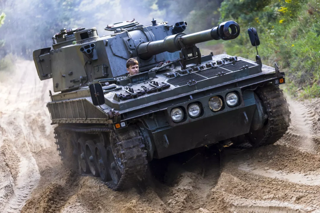 Vairuok savaeigę haubicą FV433